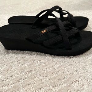 NWT Teva Sandals